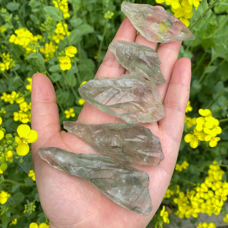 Home Decor Garden Ideas - 1pc30-70g 天然グリーンクリスタル、ガーデンストーン、水槽ストーン、ホームオフィス装飾、DIYのアイデア、ユニークなギフト。