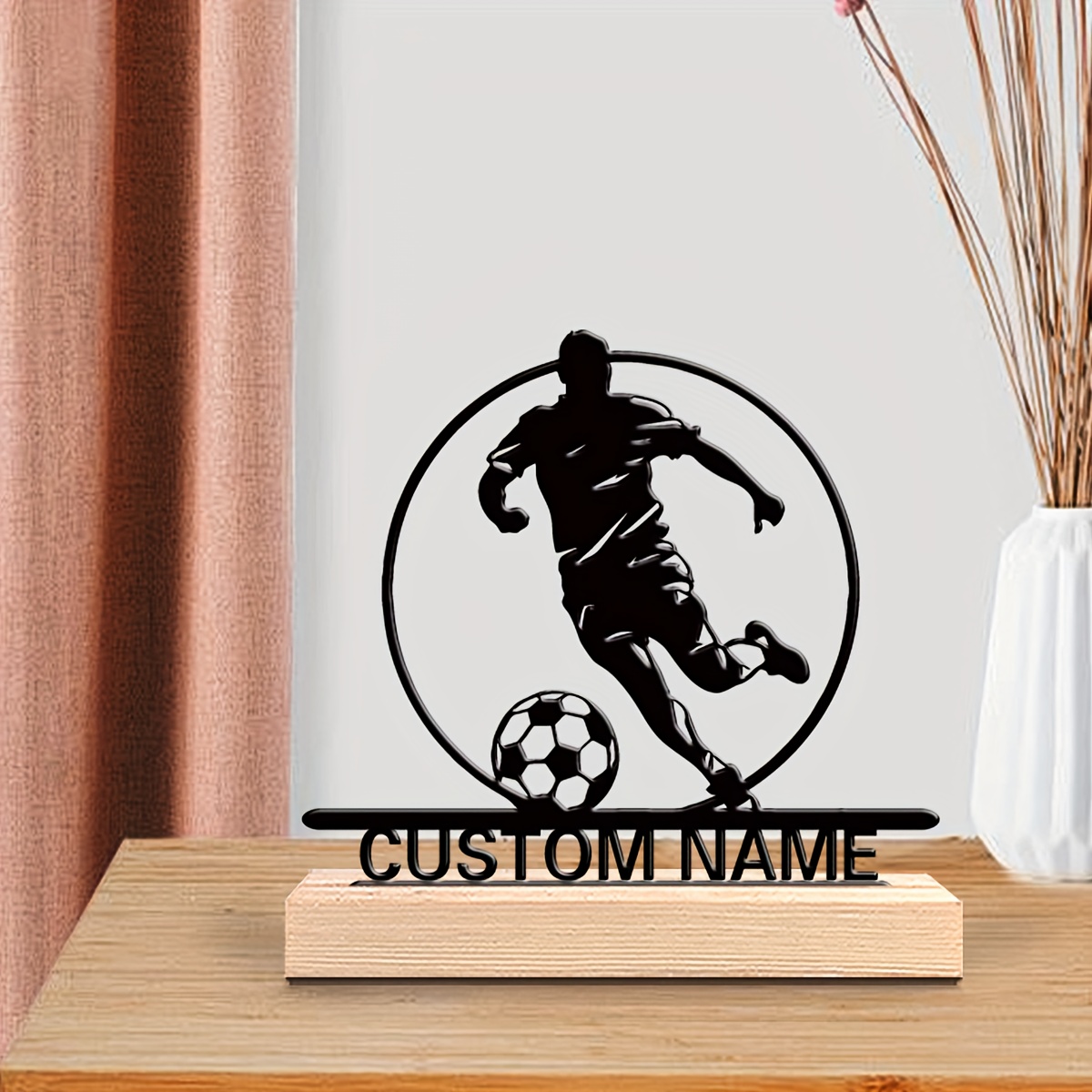 カスタムサッカー選手メタル像（名前入り）、木製台座付きテーブ - Home Decor Quirky のレビューと価格