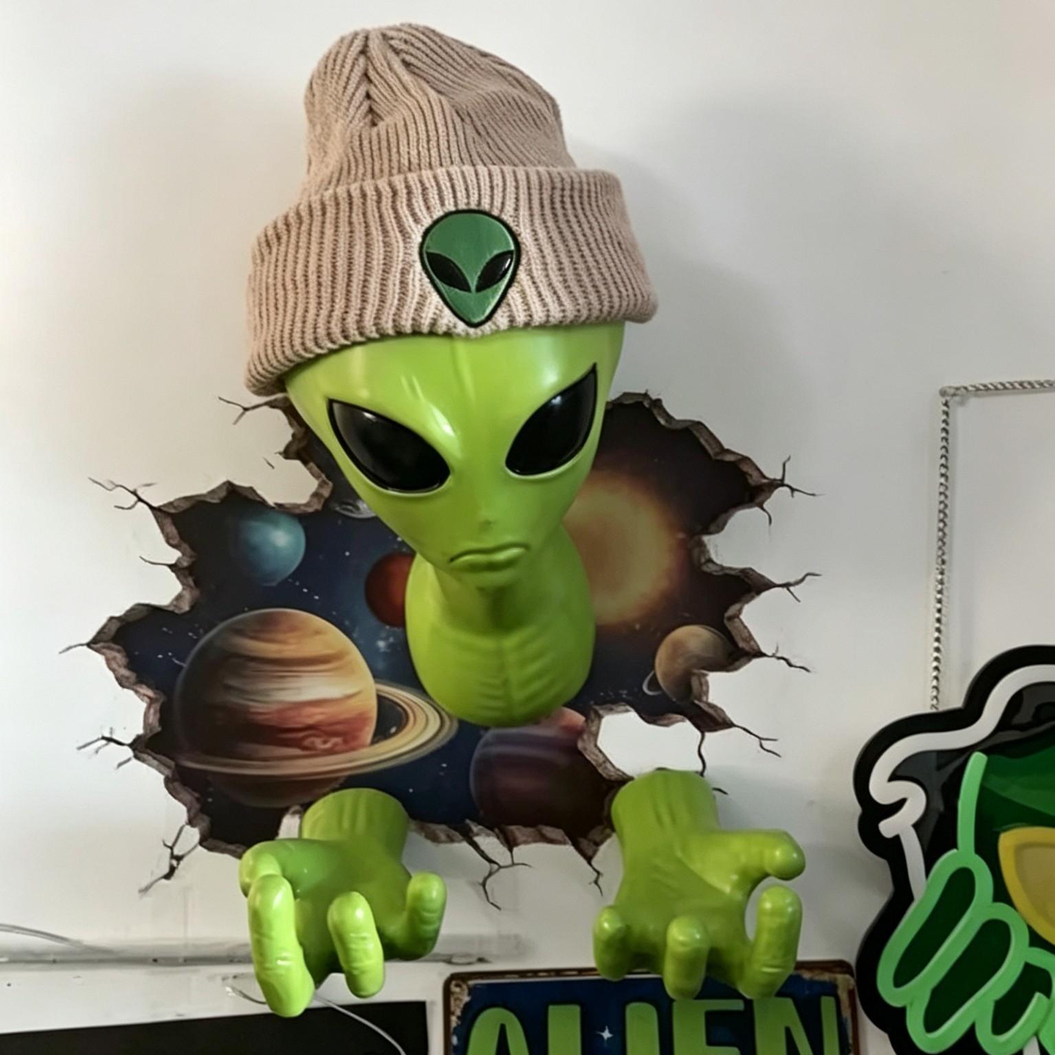 グリーンエイリアンペンダント1個、3Dエイリアン彫刻壁掛け、 - Home Decor Quirky のレビューと価格